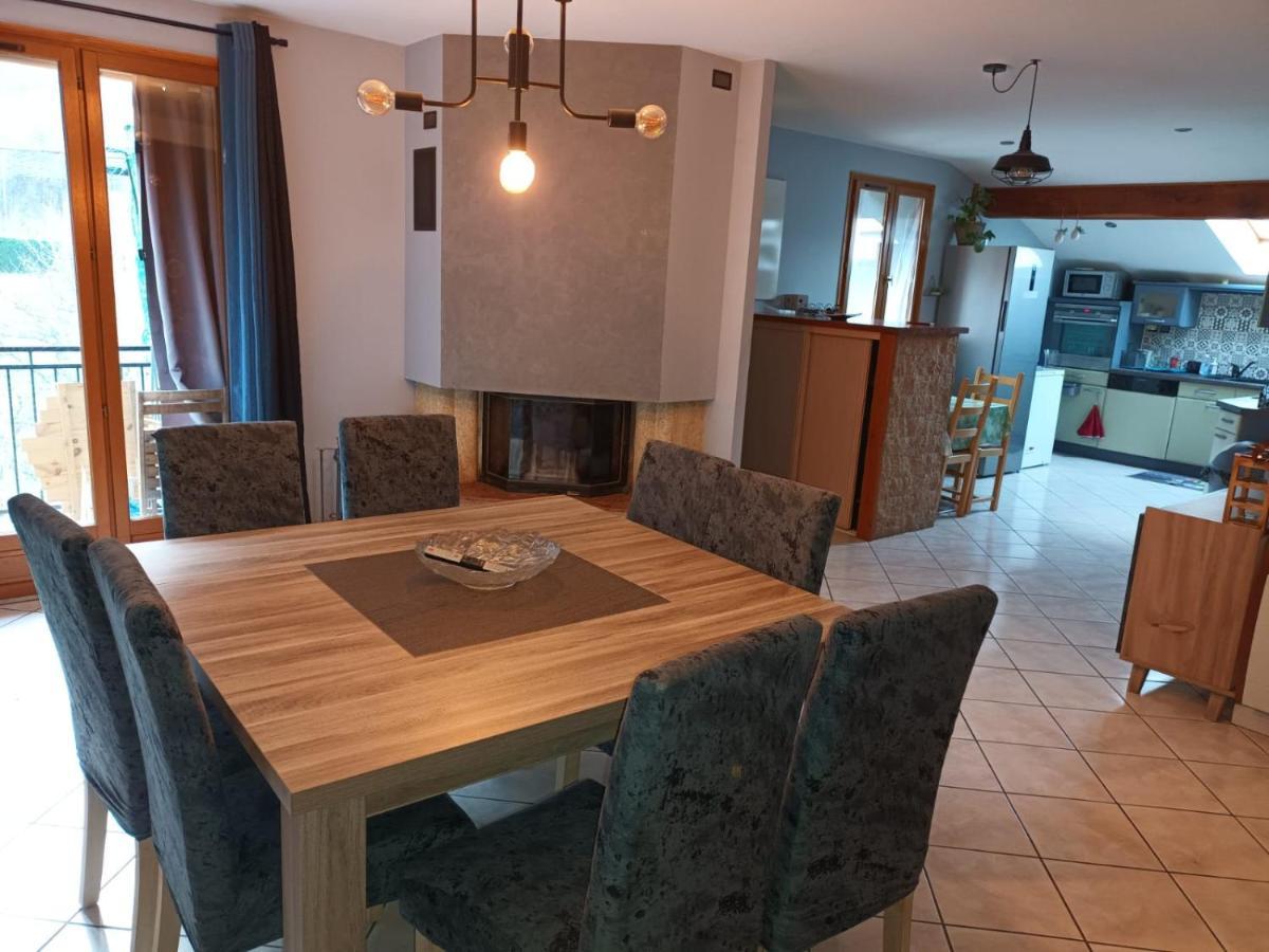 Au Pied Des Montagnes. Apartment Saint-Jean-de-Maurienne Ngoại thất bức ảnh