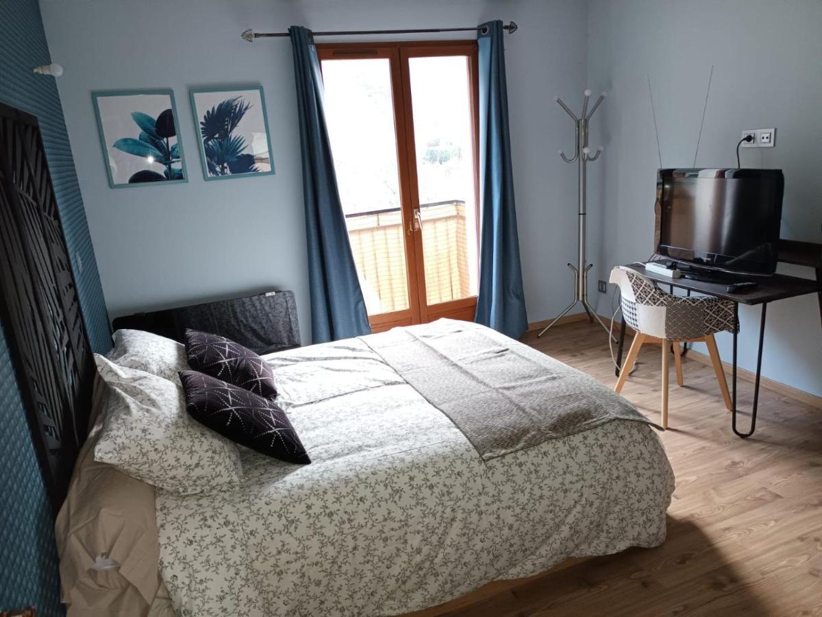 Au Pied Des Montagnes. Apartment Saint-Jean-de-Maurienne Ngoại thất bức ảnh